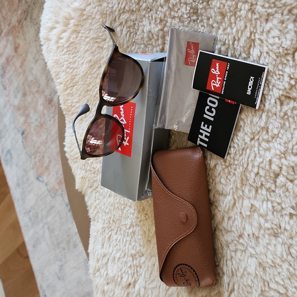 NWT IOB Ray Ban Erika Havana Tortoise  Framed Women's Sunglasses 😎